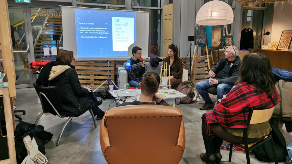 Rencontre conviviale dans un atelier autour d'un ouvrage avec son autrice